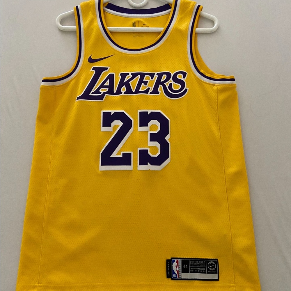 Lebron James Men’s Nike Dri-fit NBA Swingman Jersey